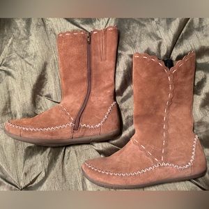 Size 8 Hush Puppies moccasin boots